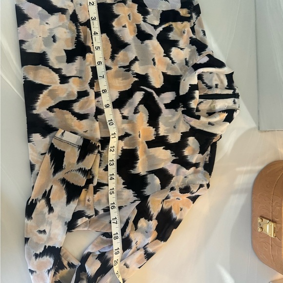 Cabi Mesh Floral High Neck Top Peach/ Black / off white floral patten Size M - Picture 2 of 6